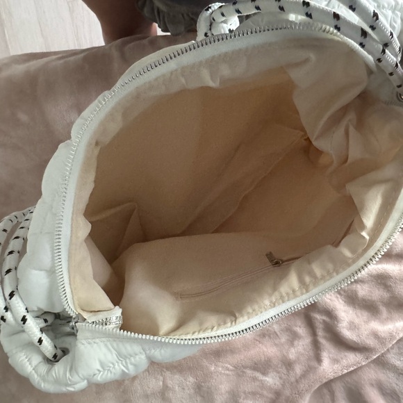 ALTAR’D STATE Check In Puffer Rope Bag NWOT - Picture 2 of 2